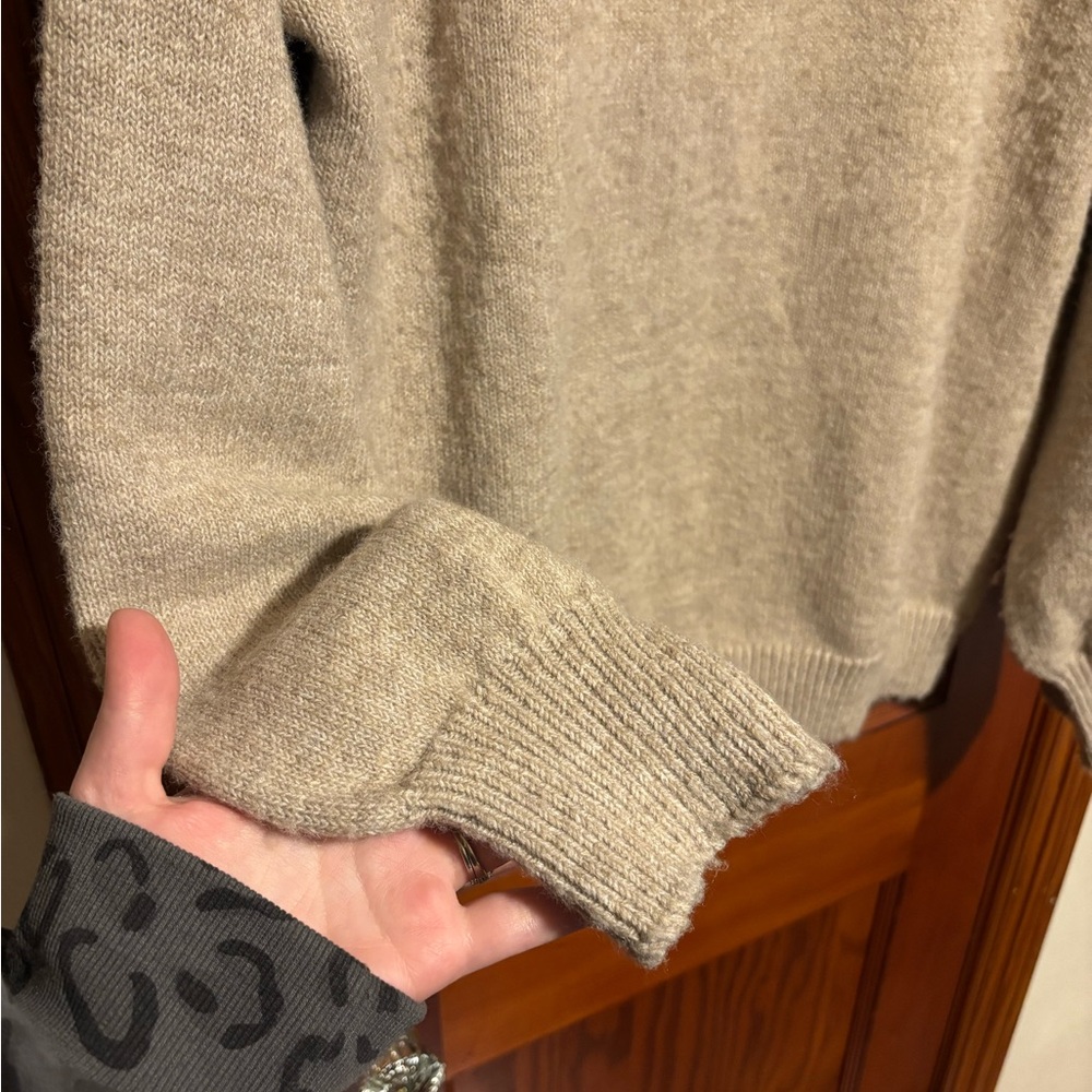 PRINCESS POLLY Women’s Tan Crewneck Knit Oversized Sweater Size 6 - Picture 3 of 6